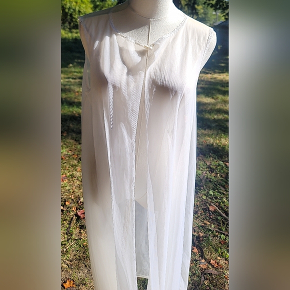 Sears Vintage Sheer Cream Robe - Picture 1 of 10